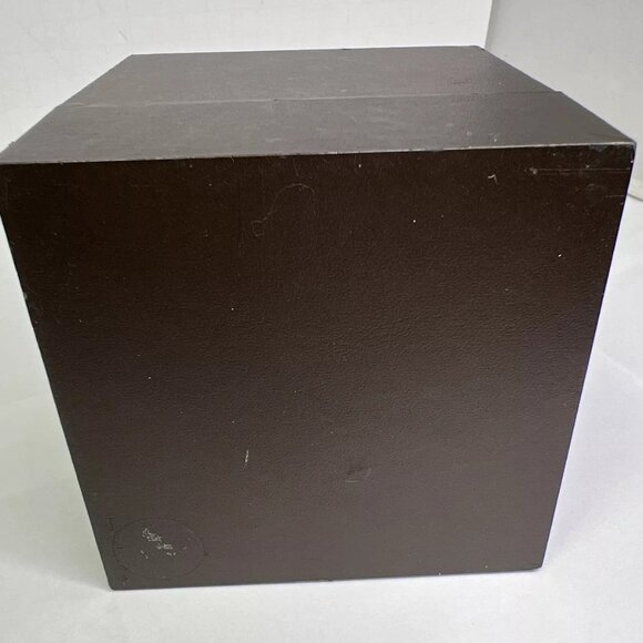 Gucci 8500M Stainless Steel Silver Dial Men's Date Watch Box & Polishing Cloth - Picture 10 of 10